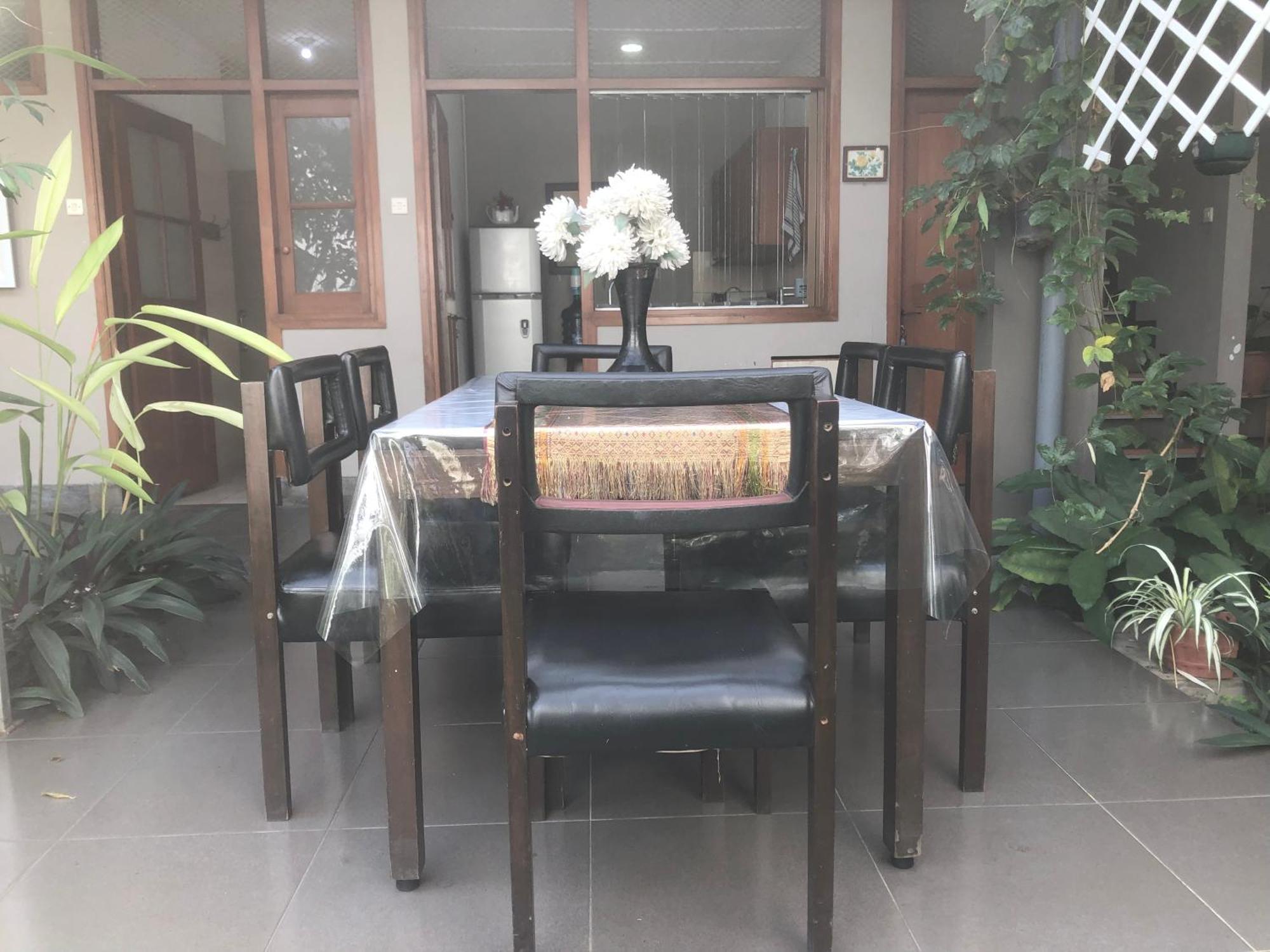 De Riau Guesthouse Bandung Bagian luar foto