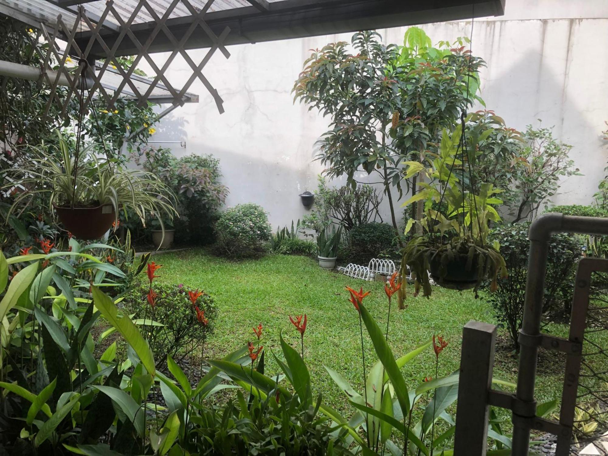 De Riau Guesthouse Bandung Bagian luar foto