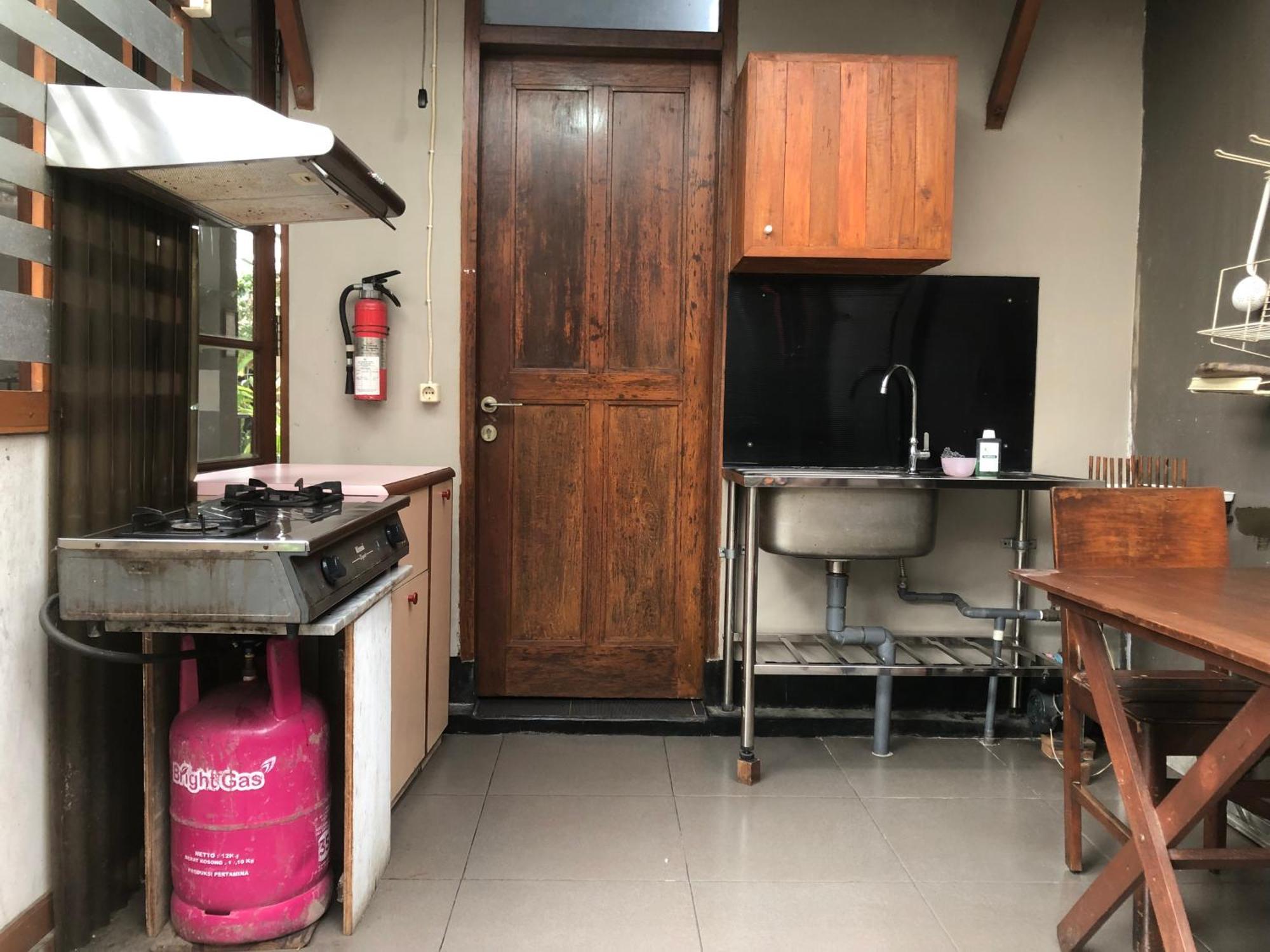 De Riau Guesthouse Bandung Bagian luar foto