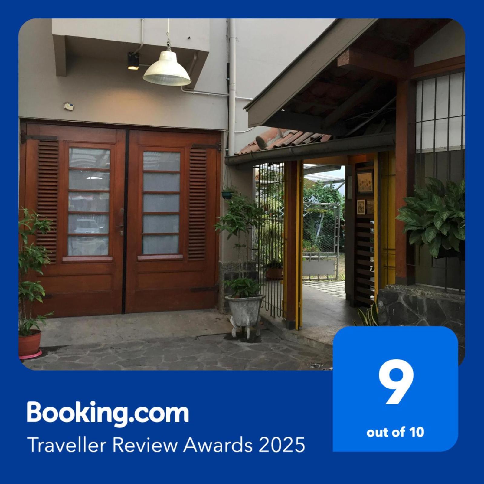 De Riau Guesthouse Bandung Bagian luar foto