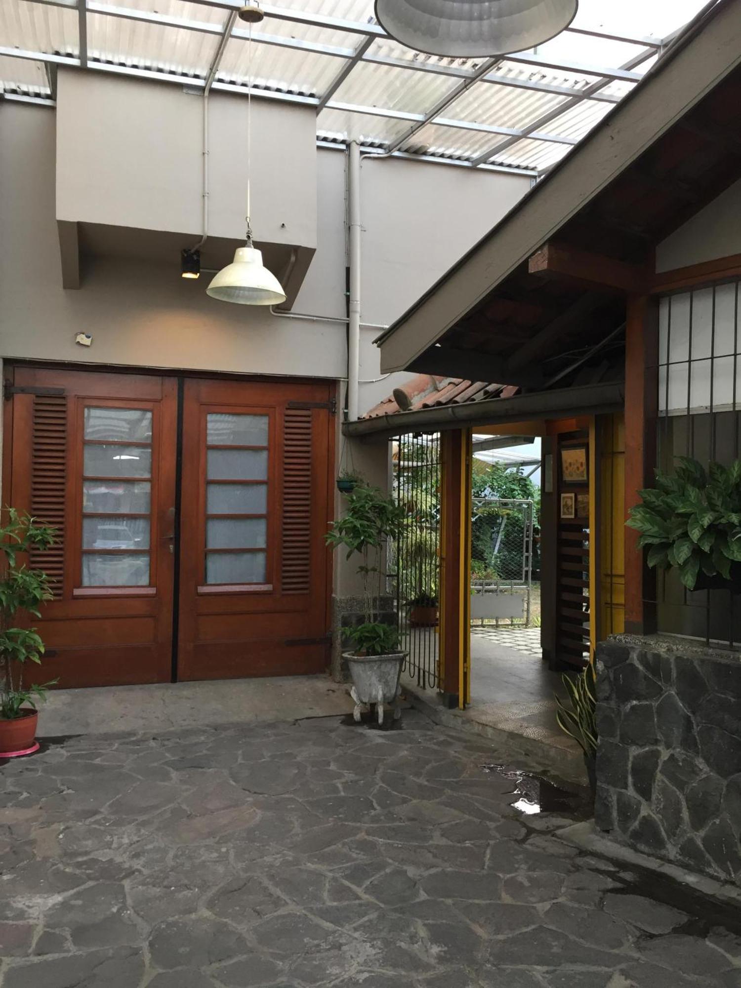De Riau Guesthouse Bandung Bagian luar foto
