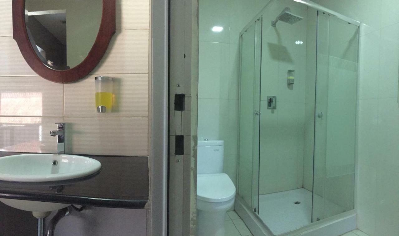 De Riau Guesthouse Bandung Bagian luar foto