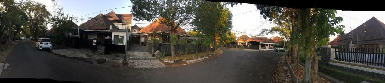 De Riau Guesthouse Bandung Bagian luar foto